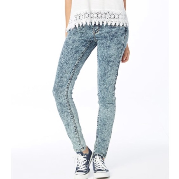 YMI Denim - Y.M.I. Juniors' Wanna Betta Butt  Acid Wash Jeans